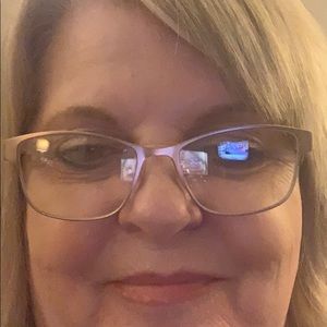 Meet your Posher, Connie